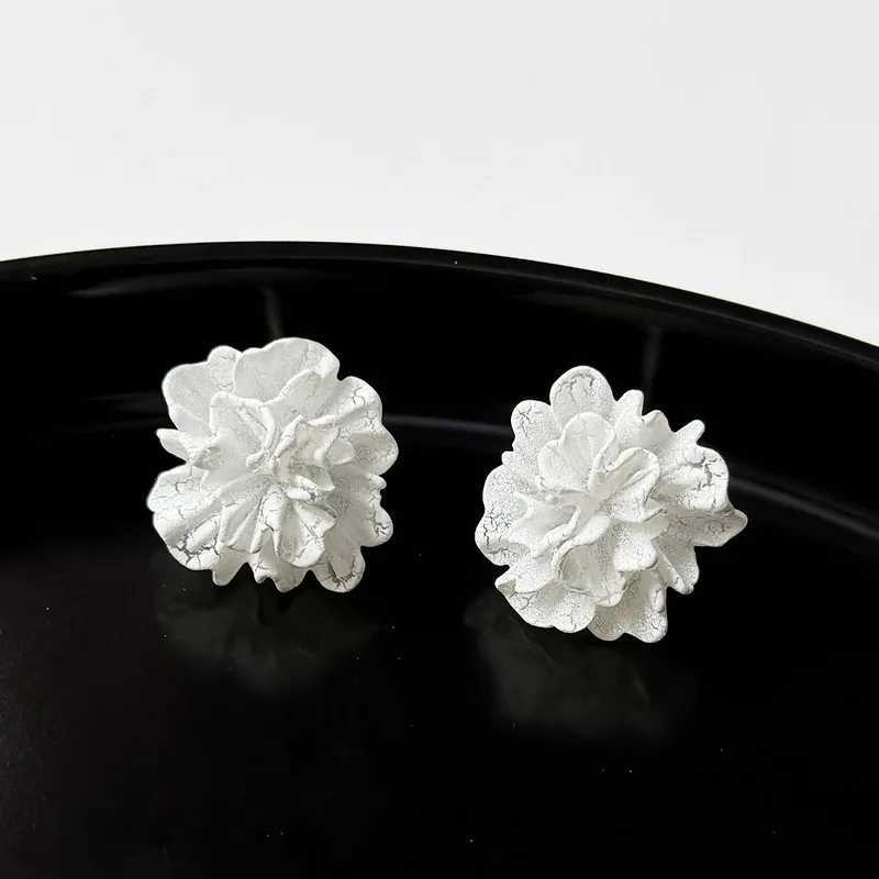 New large white earrings suitable for womens personality fashionable and unique design wholesale of wedding jewelry birthday gifts W240919
