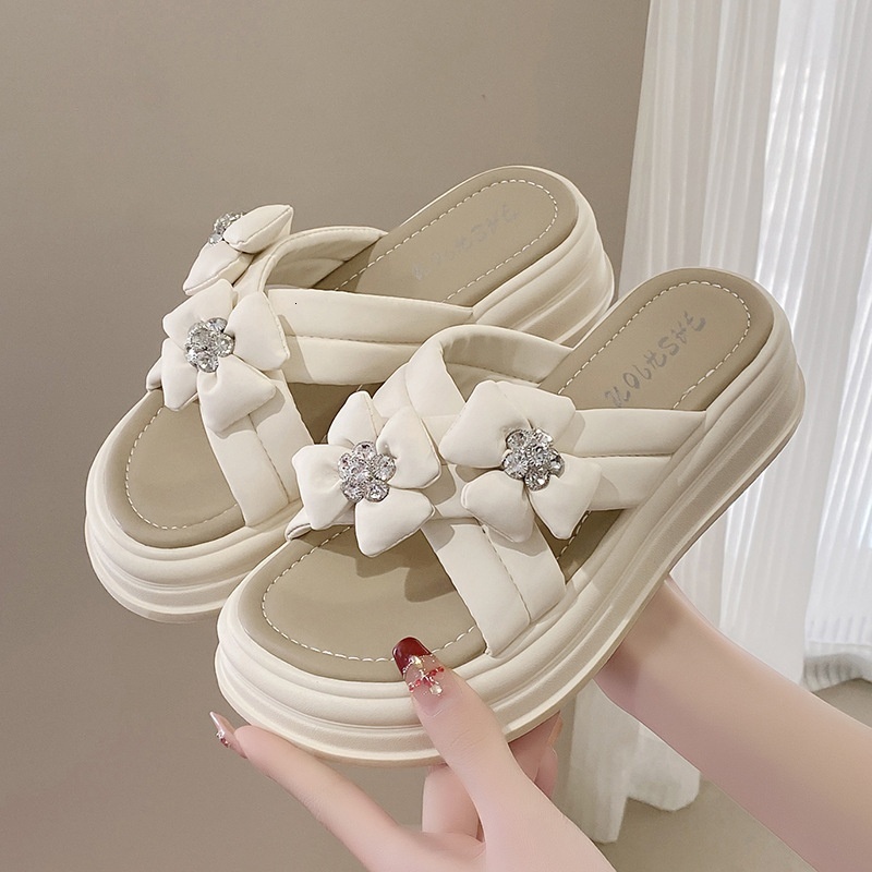 One word for outdoor wear 2024 summer new women's shoes casual and trendy, thick sole height increasing plus size cool slippers