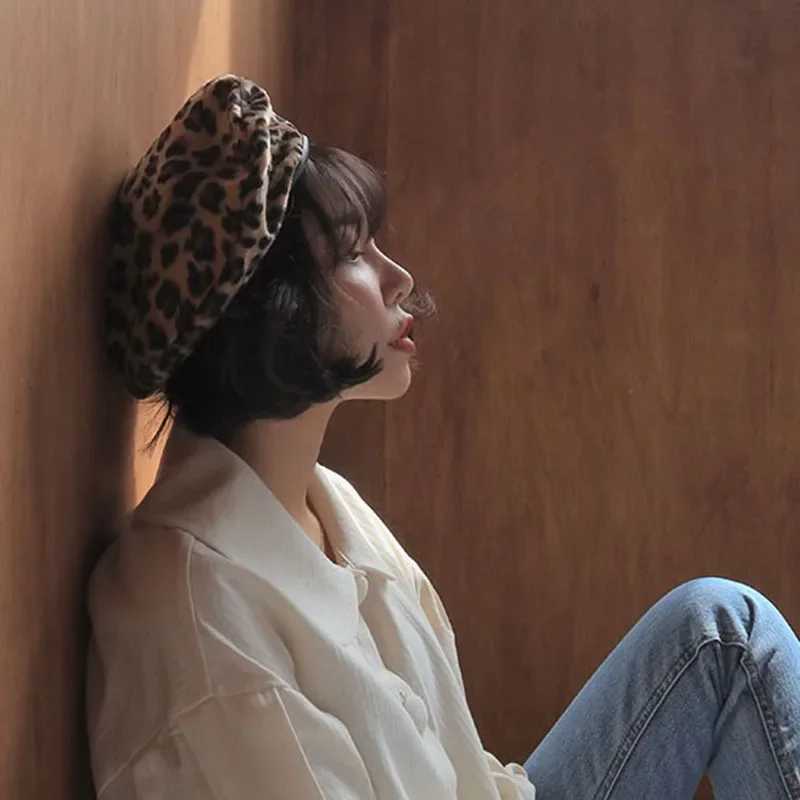 Leopard Beret Female Autumn Winter Hats For Women Vintage Painter Flat Cap Boina Feminina Fashion PU Leather Brim BeanieX240919