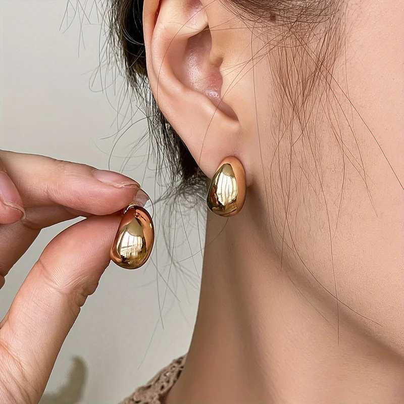 New Fashion Bean shaped Womens Screw Earrings Smooth Metal Korean Fashion Small Earrings Cute and Adorable Fashion Earrings W240919