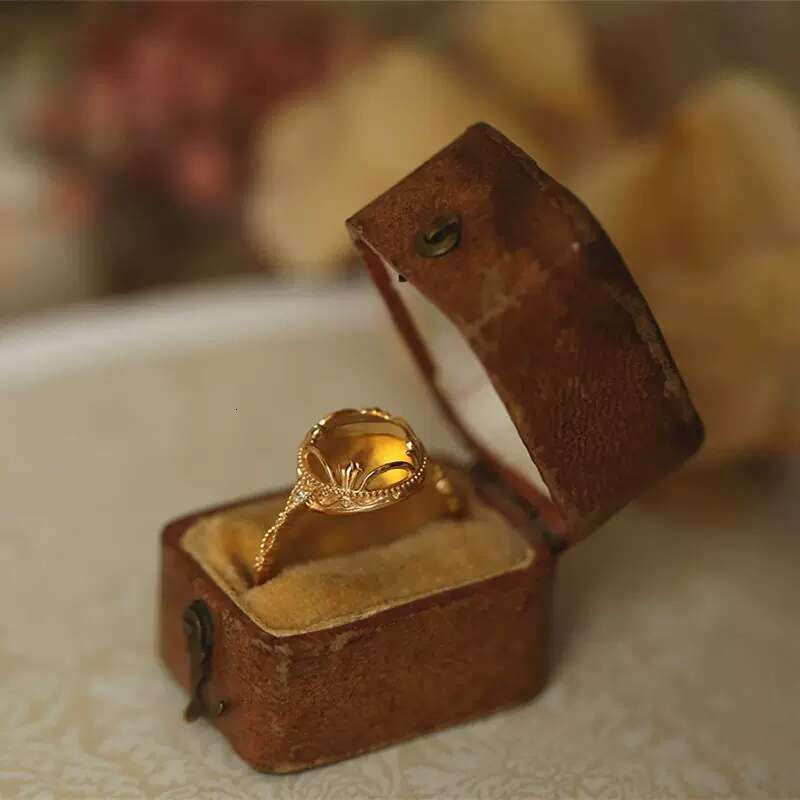 Honey wealth is unstoppable. Goddess, simple lace pattern, natural egg yolk crystal, same style, light luxury, versatile ring Party Gift Designer Jewe