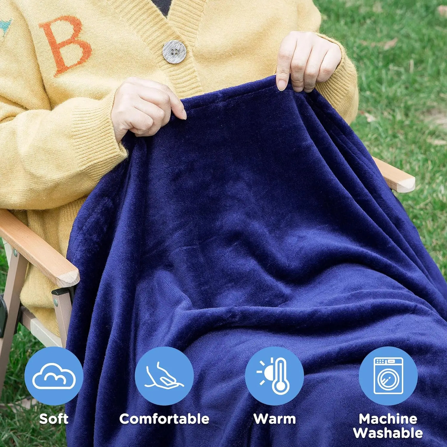 Portable travel blanket soft flannel airplane blanket 2-in-1 travel pillow and blanket set airplane wagon 240919