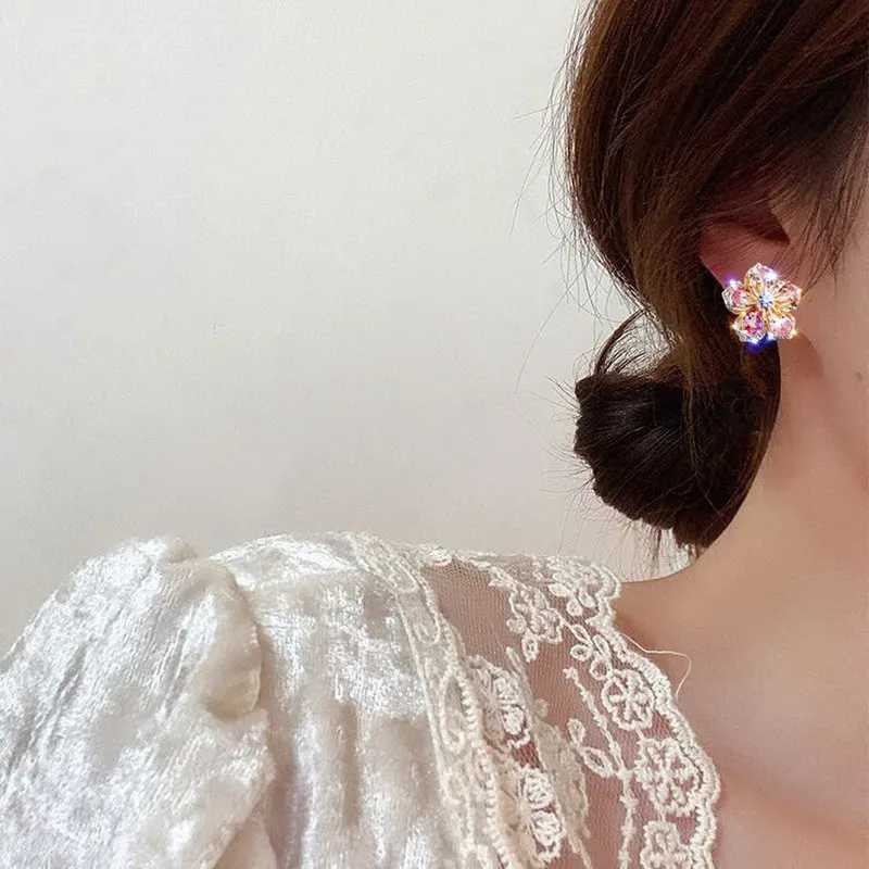 Dainty Colorful Zircon Flower Stud Earrings for Women Girls 3 Colors Luxury Crystal Wedding Party Bridal Jewelry Earrings W240919