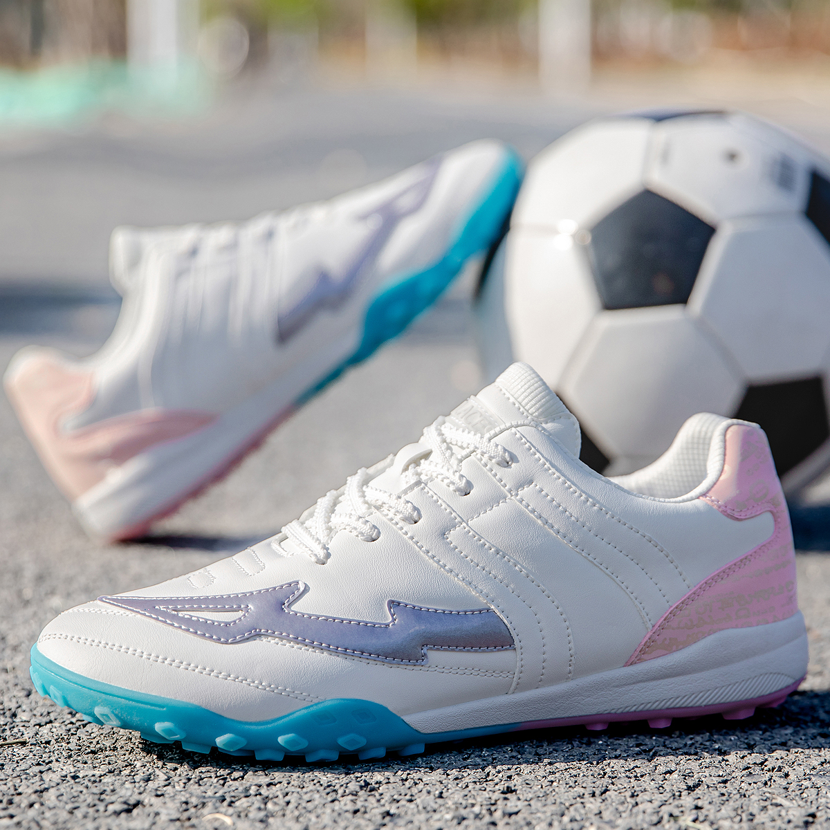 Professional Men Soccer Shoes Ultralight Football Boots Children's Outdoor Breathable Wear-Resistant Training Shoes Turf Unisex