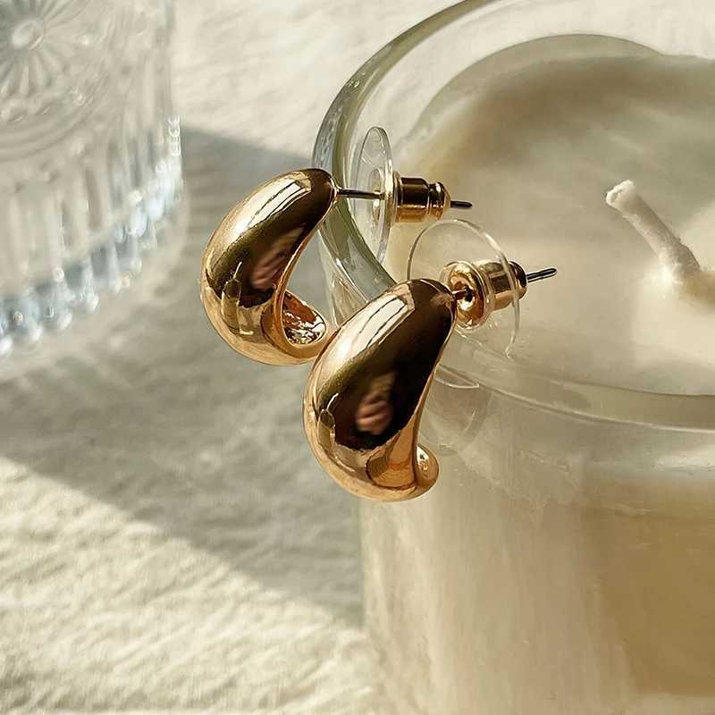 New Fashion Bean shaped Womens Screw Earrings Smooth Metal Korean Fashion Small Earrings Cute and Adorable Fashion Earrings W240919