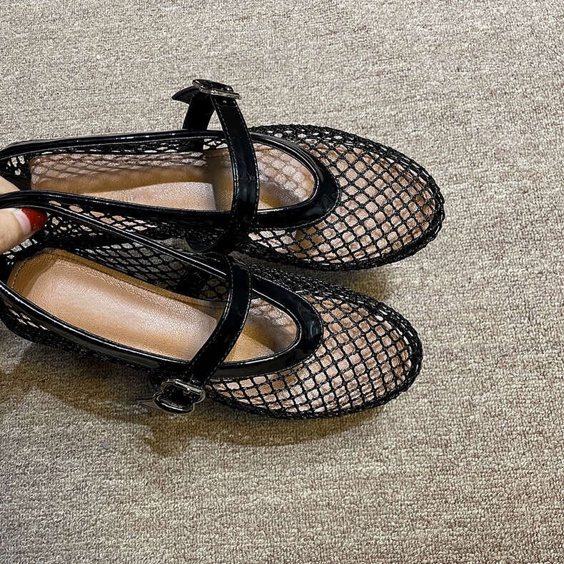 Summer Mesh Hollow Sandals Women Flats Shallow Loafers New Beach Walking Designer Shoes Comfort Retro Female atillas
