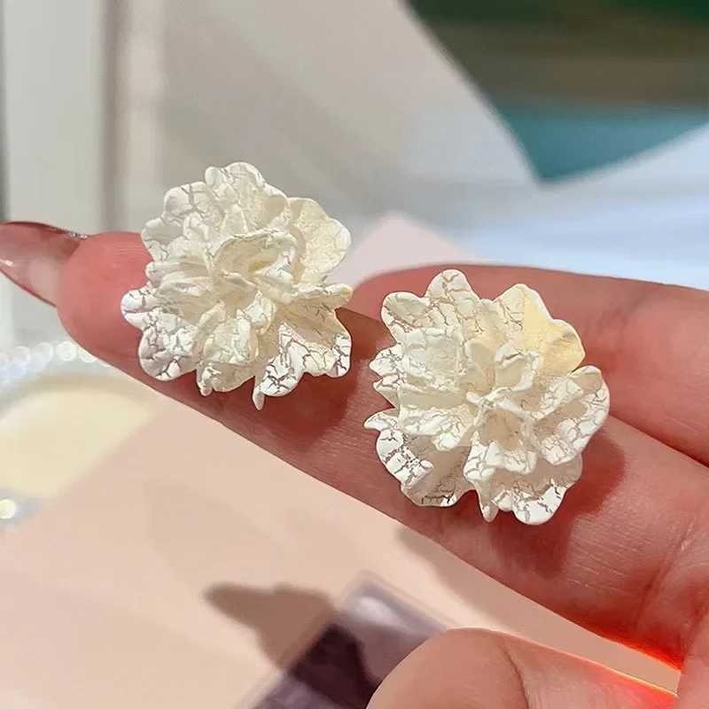 New large white earrings suitable for womens personality fashionable and unique design wholesale of wedding jewelry birthday gifts W240919