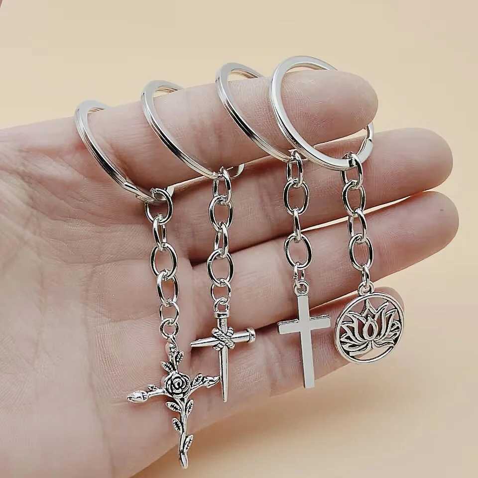 Spider Star Love Cross Butterfly Keychain Metal Pendant Fun Fashion Book Bag Car Metal Keyring Women and Mens Jewelry GiftX240919
