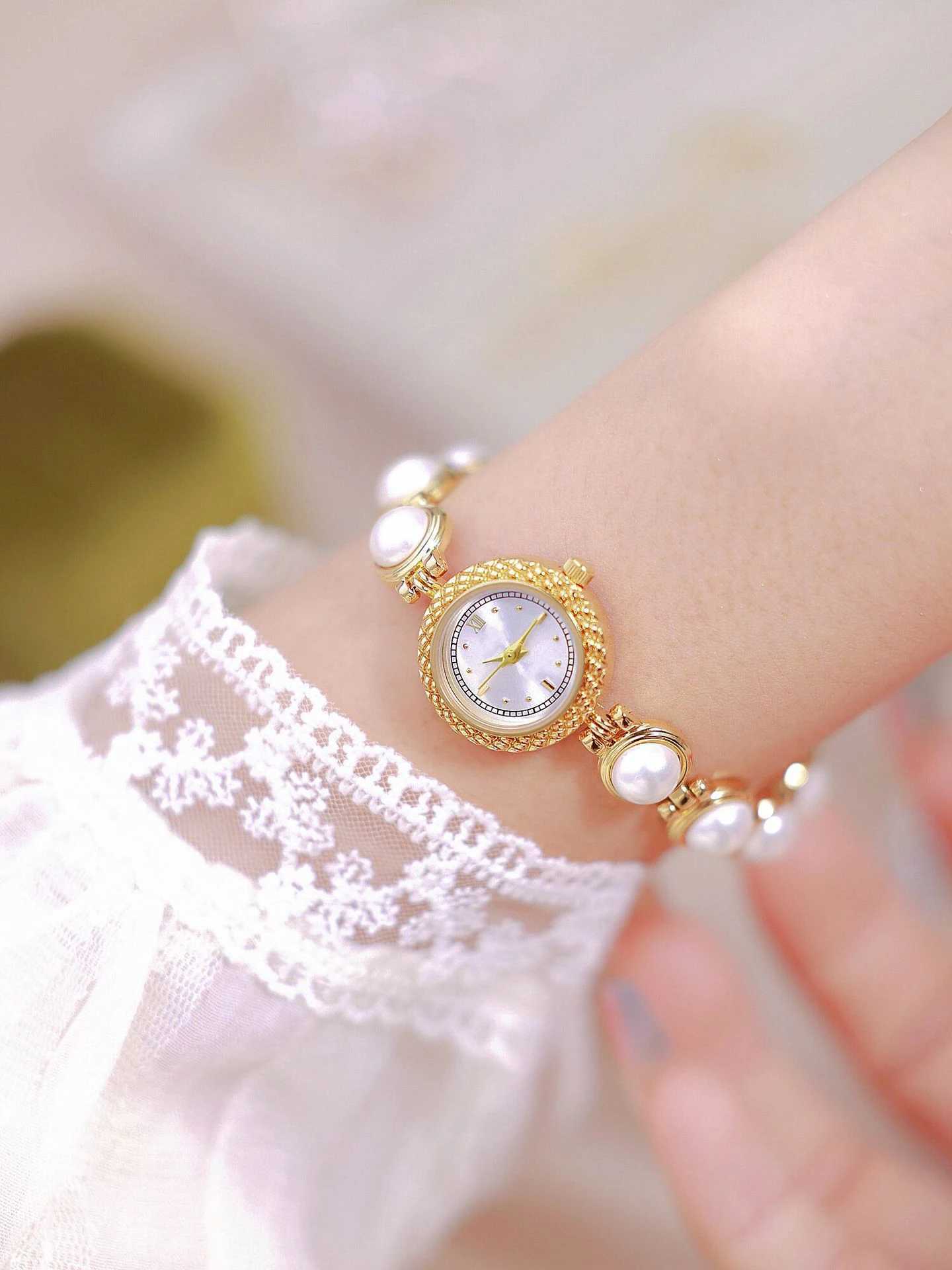 Ladies simple fashion with pearl quartz bracelet watchX240920