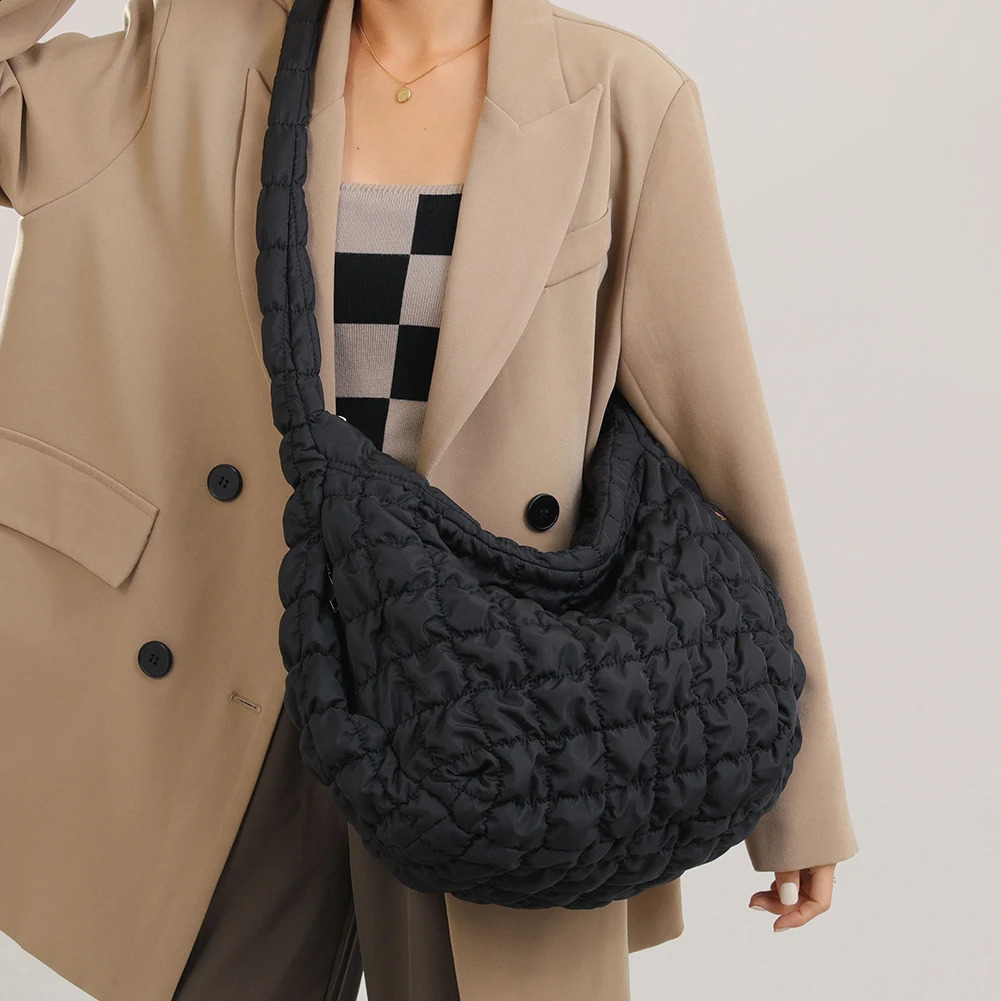 Bedding horizontal shoulder bag suitable for women large capacity inflatable handbag winter bubble cloud shopping messenger 240919