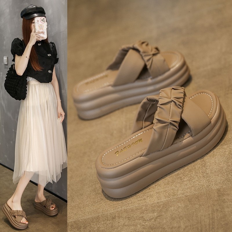Thick soled 2024 summer new Korean version women's cross over sandals student casual height increasing slippers