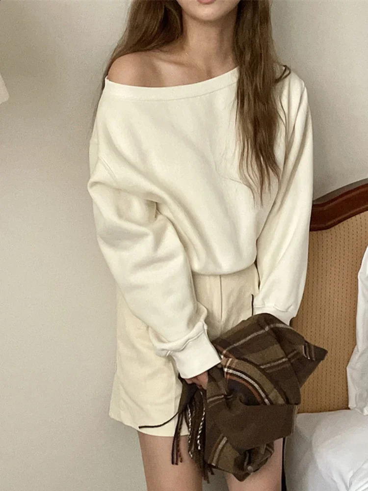 Korejpaa Spring French Hoodie Womens Diagonal Collar Irregular Off Shoulder Versatile Long Sleeve Top Sweatshirt 240919