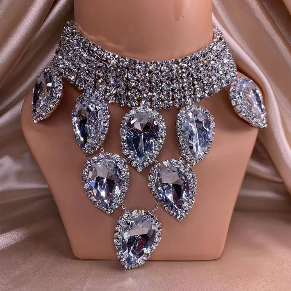 Exaggerated Crystal Hollow Large Tear Drop Pendant Choker Necklace for Women Rhinestone Tassel Geometric Necklace Set Jewelry 240910