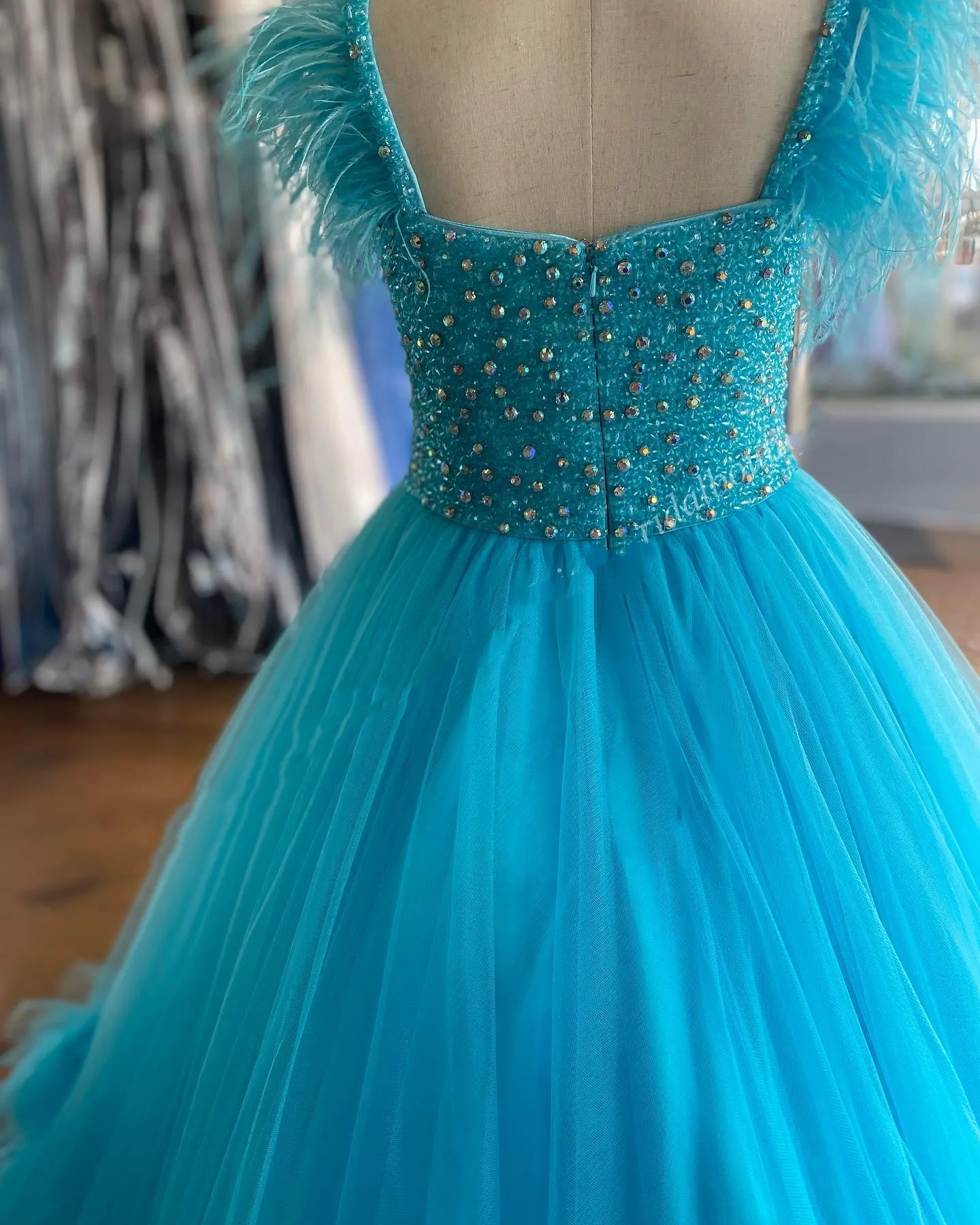 Princess Girls Pageant Dresses Crystals Beaded Feather Sleeves Ruffles Floor Length Puffy Pink Tulle Birthday Party Formal Wear For Kids 2025 Wedding 
