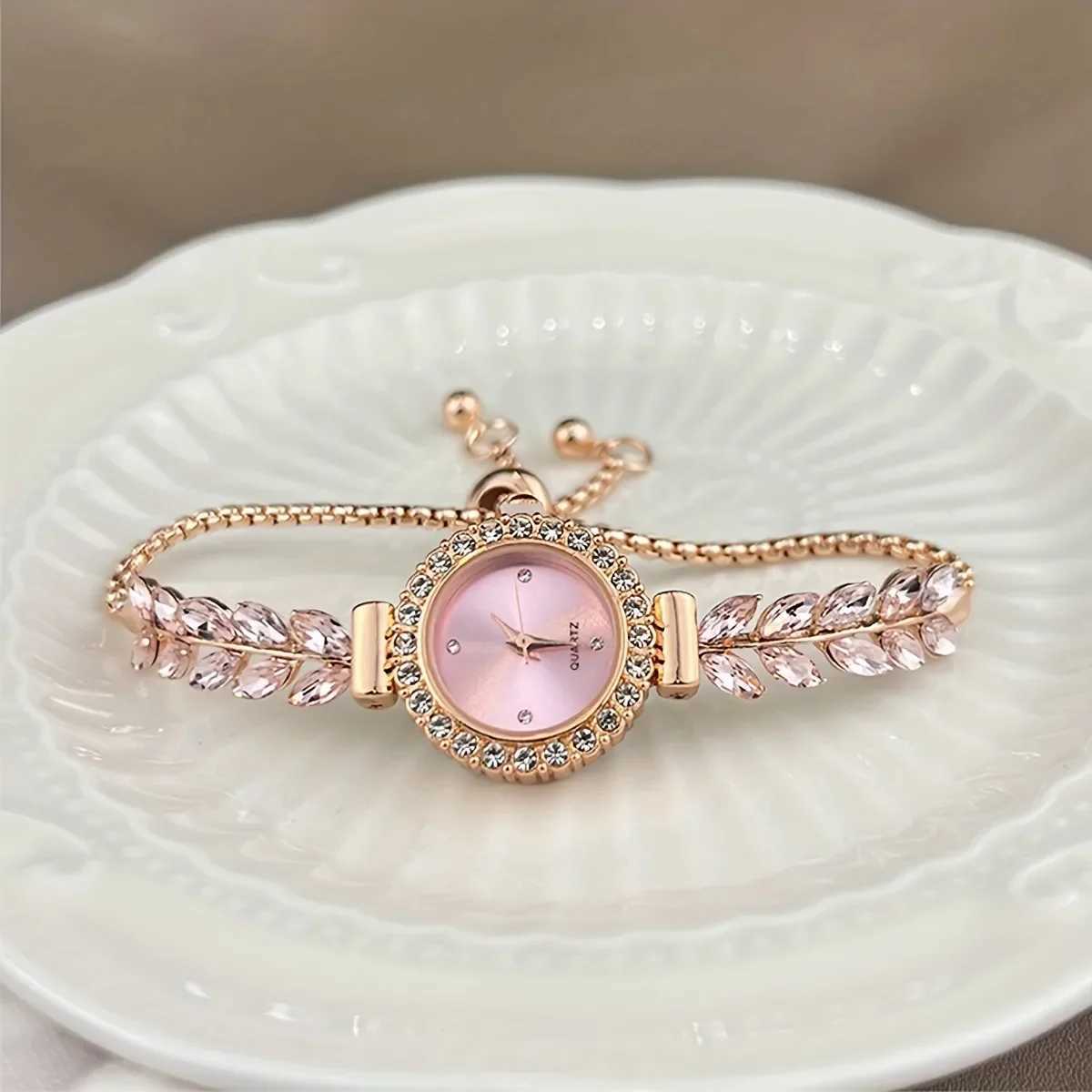 Vintage Elegant Baroque Rhinestone Quartz Womens Watch Sparkling crystal classic design perfect accessory for daily wearX240920