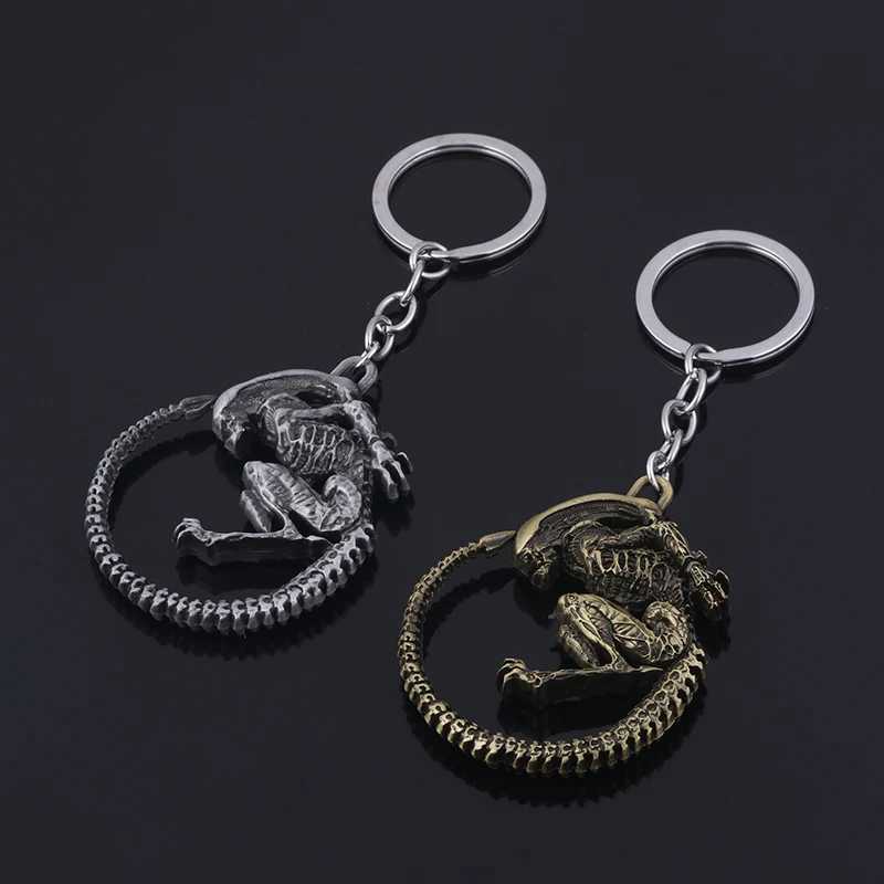 Vintage Game Aliens Predator Key Chain Alien Queen Keychain Fashion Metal Alloy Pendant Keyring For FansX240919