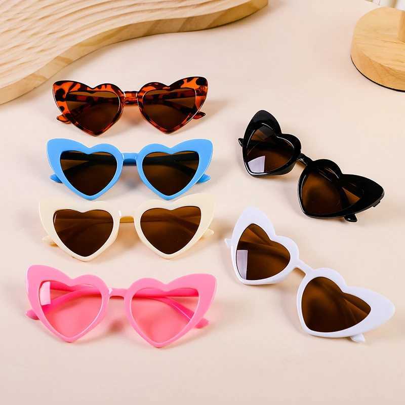 Brand Designer Vintage Sunglass Fashion Love Heart Sunglasses Women Cute Sexy retro Cat Eye Vintage UV400 Sunglasses Hot TrendyX240920