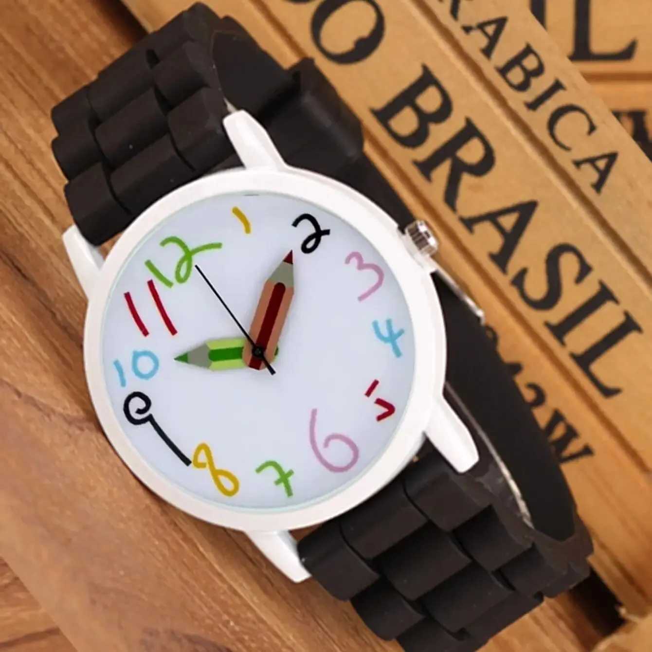 Ladies Little Fresh Jelly Silicone Pencil Digital Quartz Watch Middle And High School Simple Leisure Sports Pointer WatchX240920