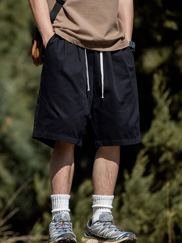 Shorts men outside the summer wearing Korean version of loose fashion ins cargo pants trend with straight casual 240919