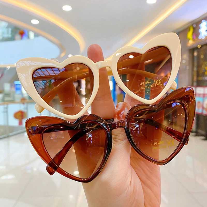 Brand Designer Vintage Sunglass Fashion Love Heart Sunglasses Women Cute Sexy retro Cat Eye Vintage UV400 Sunglasses Hot TrendyX240920