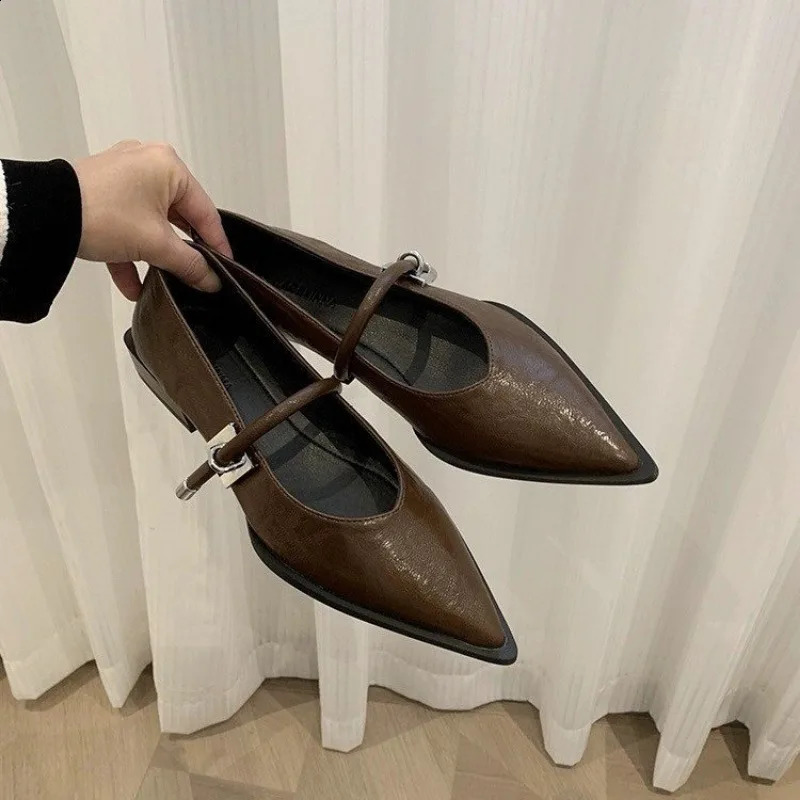 2024 vintage Pointed Single Womens Shoes Versatile One Line Strap casual thick boots light metal buckle low boots womens shoes 240919