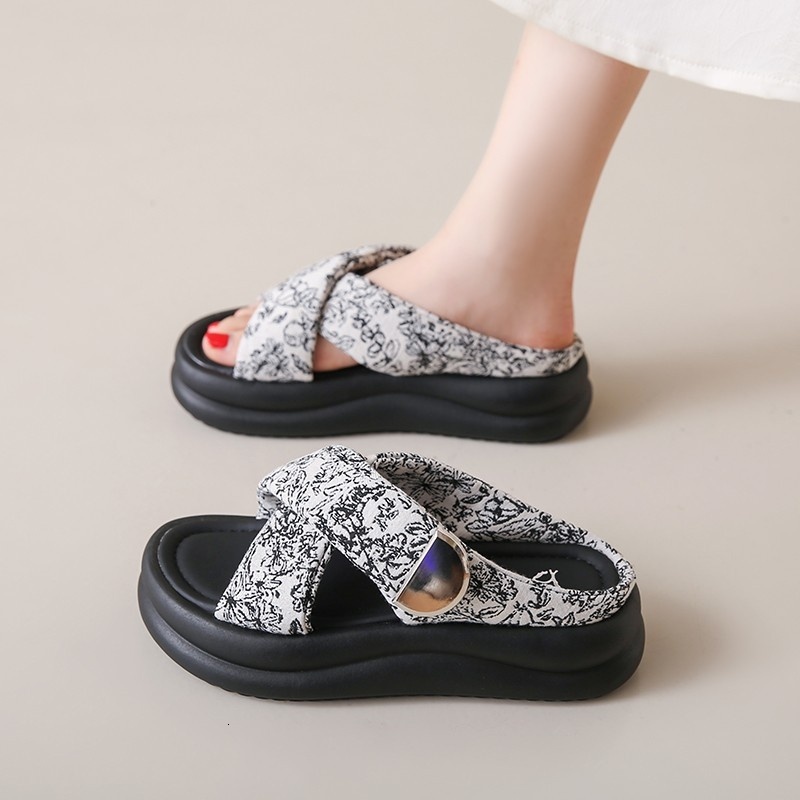 China-Chic herringbone 2024 new one word color block thick sandals fashionable flat soled women's slippers