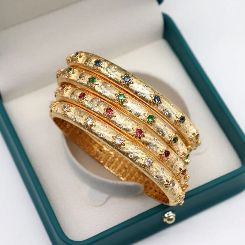 Italian 18K Solid Gold Plated Bangles Womens Luxury Jewelry with Emerald Retro Open Bracelets Luxury Bracelet 240909
