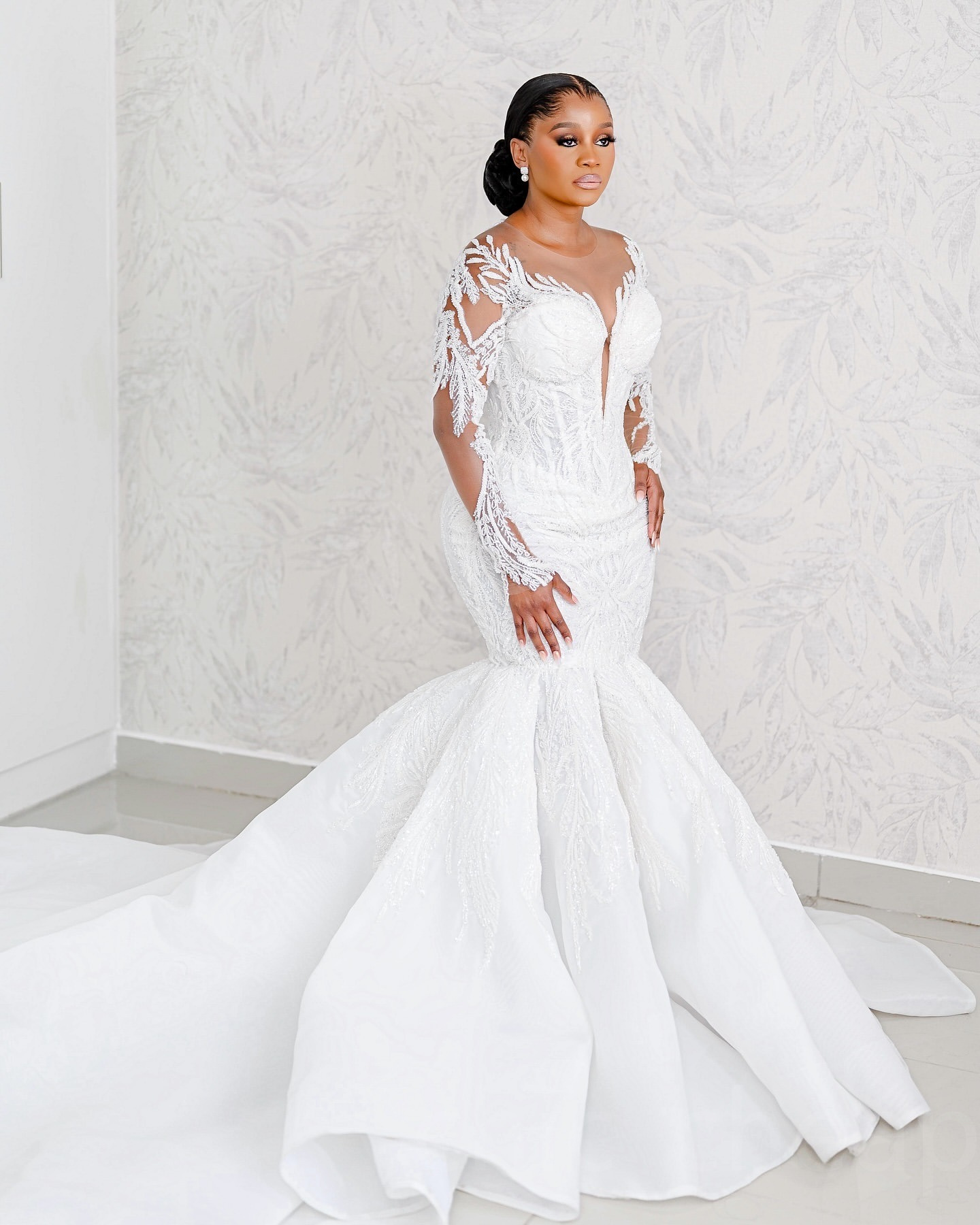 2024 Arabic Aso Ebi Plus Size Ivory Satin Mermaid Wedding Dresses Sequined Lace Sheer Neck Full Sleeves Bridal Gowns Dress ZJ444