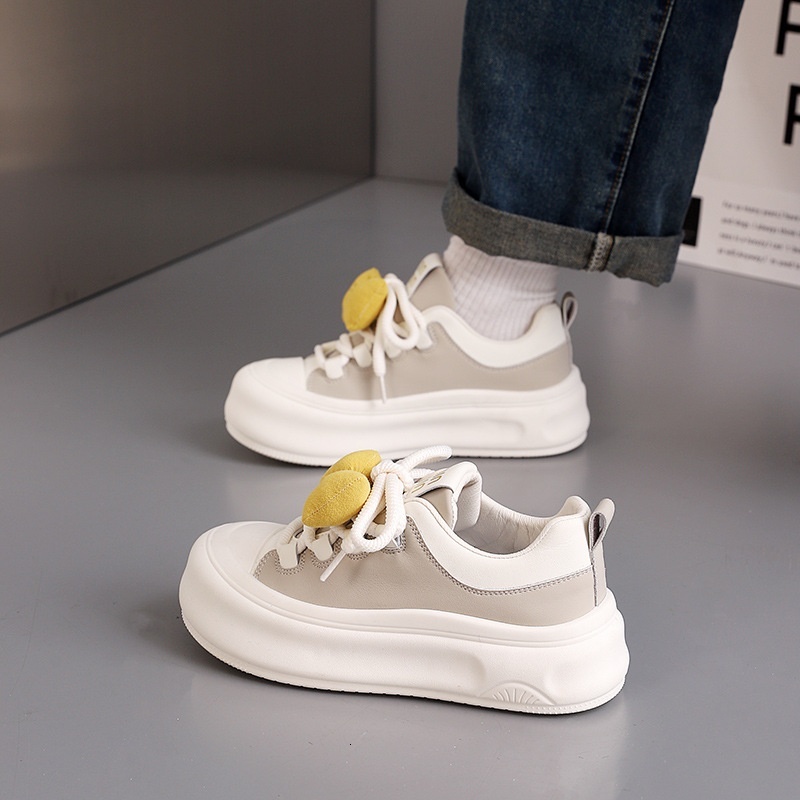 Low cut skateboarding shoes for women in the autumn of 2024, new height increasing, non slip, thick soled casual canvas shoes, trendy MXX-D09