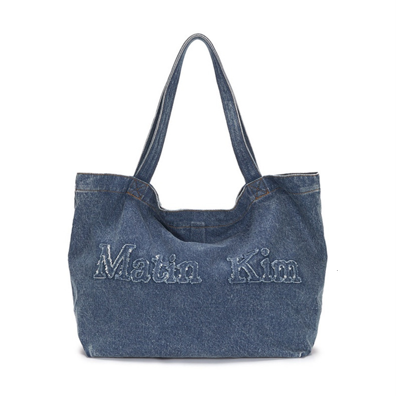 Niche Design 2024 New Vintage Embroidered Denim Single Shoulder Travel Fiess Casual Portable Pillow Bag Women