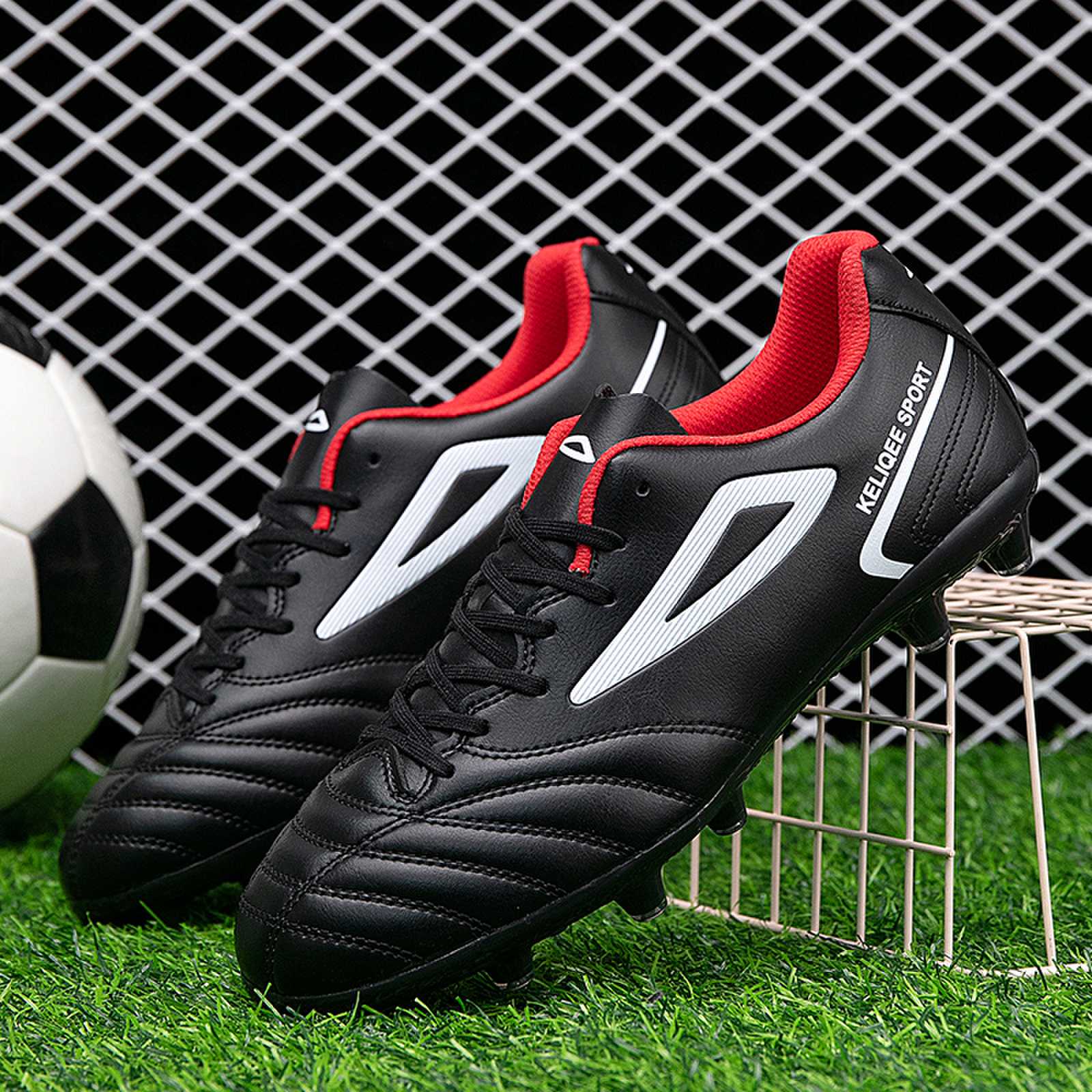 New Men Soccer Shoes FG Outdoor Football Boots Sneakers Ultralight Sport Cleats Comfortable Training Top Quality Professional