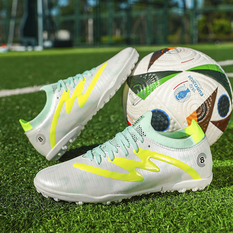 New Men Soccer Shoes Sports Cleats Drop Shipping Football Boots Futsal Ultralight Non-slip Professional Unisex Breathable