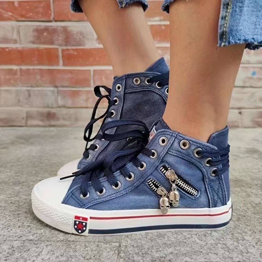 2024 New Women Canvas Shoes Lace Skull Light Blue Retro Denim High Top Sneakers Classic Metal Decoration Casual atillas