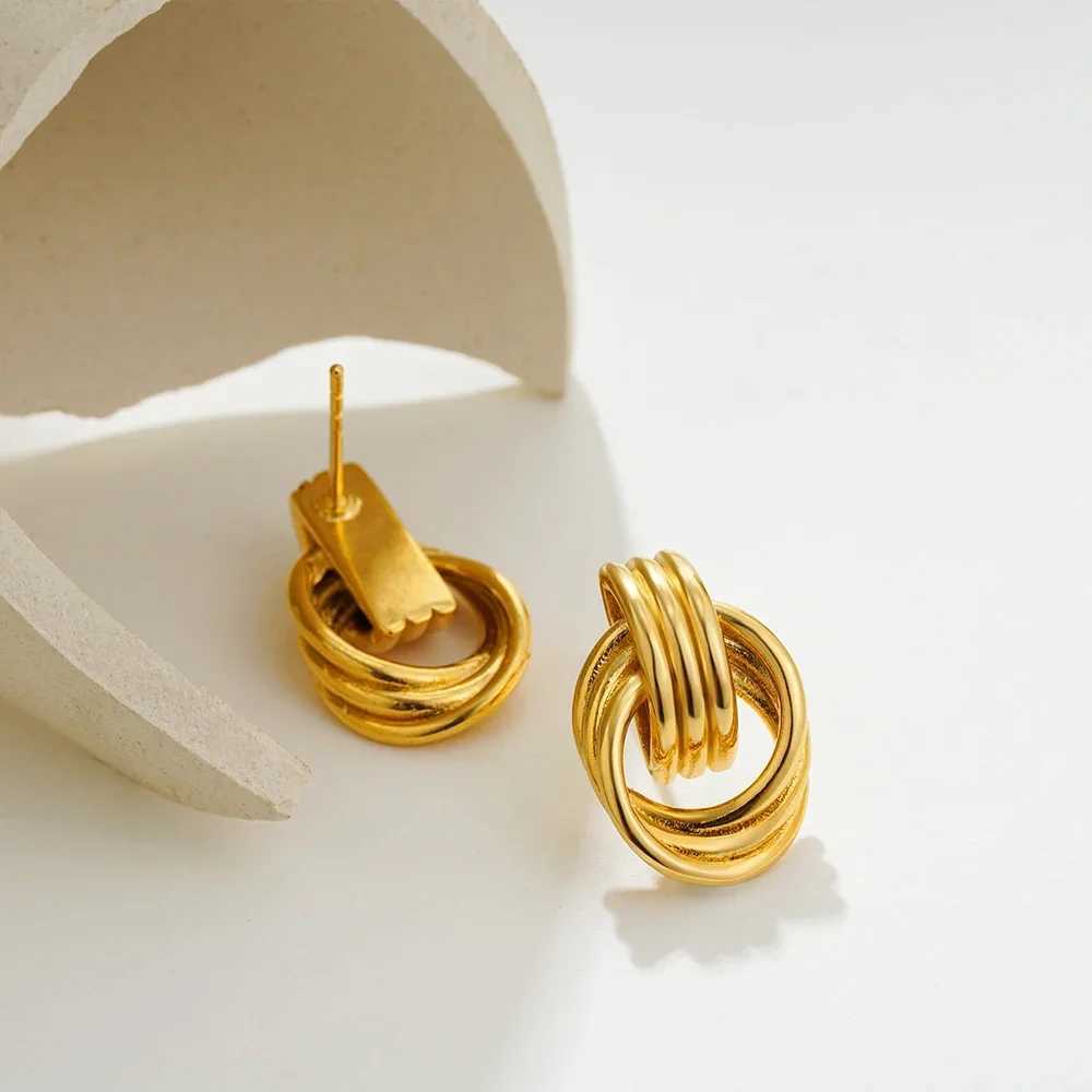 Simple and stylish geometric metal spiral knot stud earrings suitable for women waterproof hypoallergenic short and chubby earrings charming jewelry A