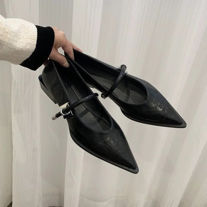 2024 vintage Pointed Single Womens Shoes Versatile One Line Strap casual thick boots light metal buckle low boots womens shoes 240919