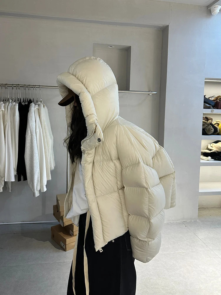 2024 New American Winter Short Women Fog Feeg Light Down Hooded Warm Bread Clothing Fashion Fluffy Puffer Jacket