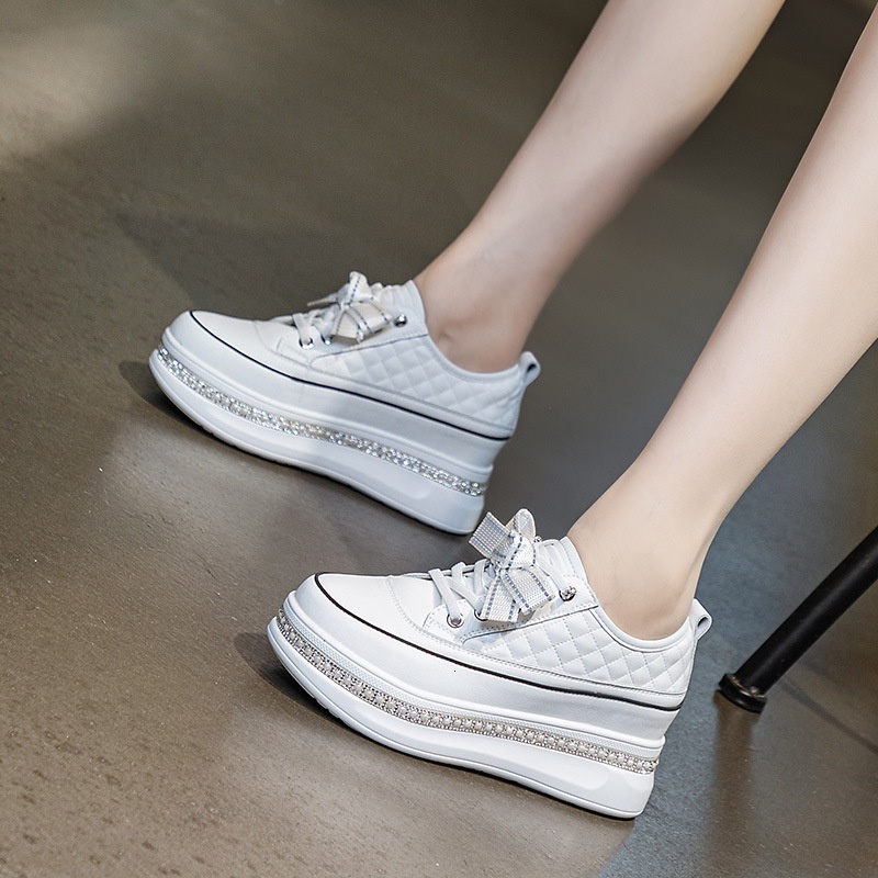 White with increased height genuine leather for women in the autumn of 2024. New sponge cake breathable and versatile thick soled diamond casual singl