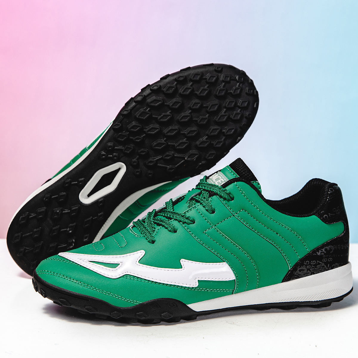Professional Men Soccer Shoes Ultralight Football Boots Children's Outdoor Breathable Wear-Resistant Training Shoes Turf Unisex
