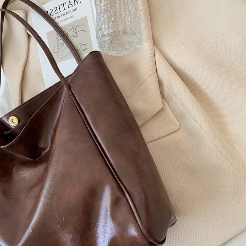 Tote bag women's bag new autumn and winter Japan and South Korea large capacity soft leather shoulder bag retro casual portable bucket bag
