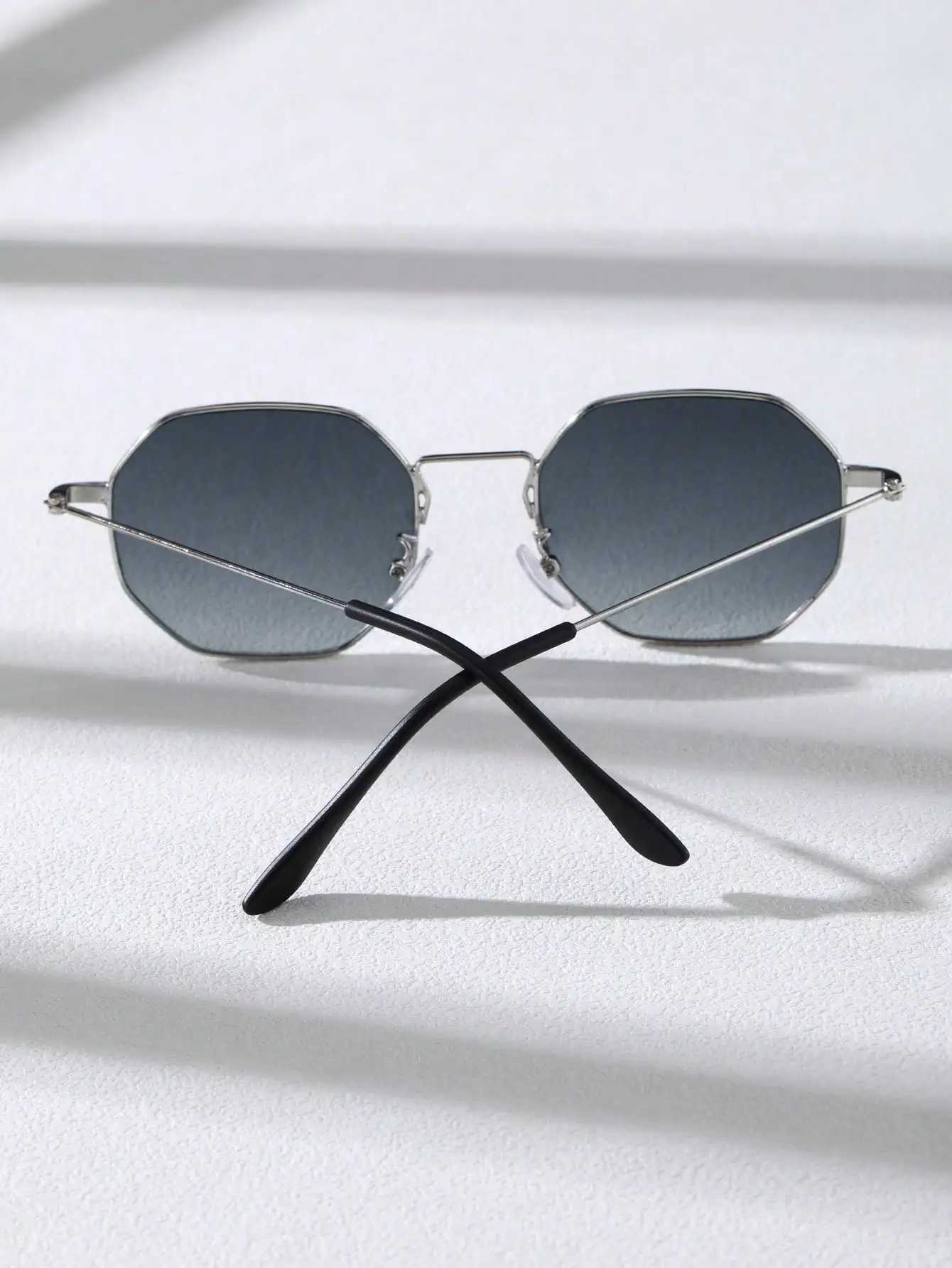 1 Pair Of Unisex Routine Fashion Sunglasses With a Metal Geometric FrameX240920