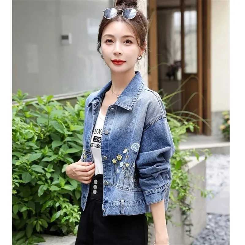 2024 Winter New Casual Denim Jacket Women Embroidered Denim Short Jacket Women Casual Fashionable Denim Coat Top OuterwearX240920
