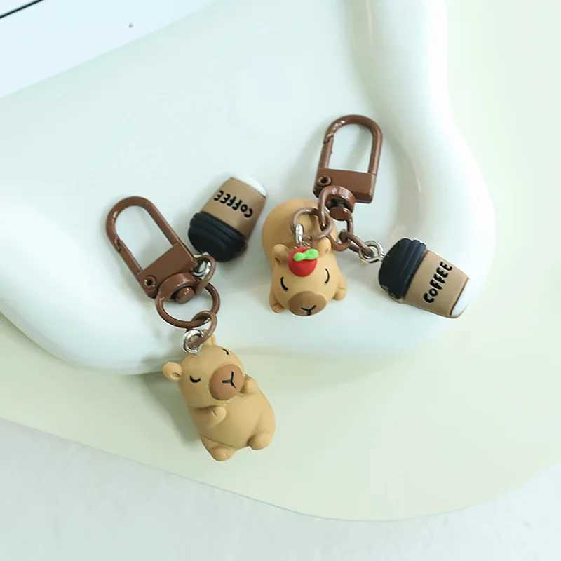 Resin Capybara Keychains 2024 Ins Cartoon Capibara Backpack SchoolBags Keyring Pendants Kawaii Key Chain Cute Kids GiftsX240919