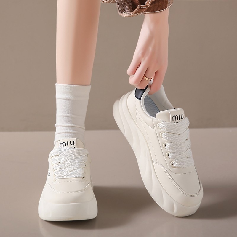 Thick soled trendy board for women in spring 2024, new casual bread shoes, versatile sports small white shoes