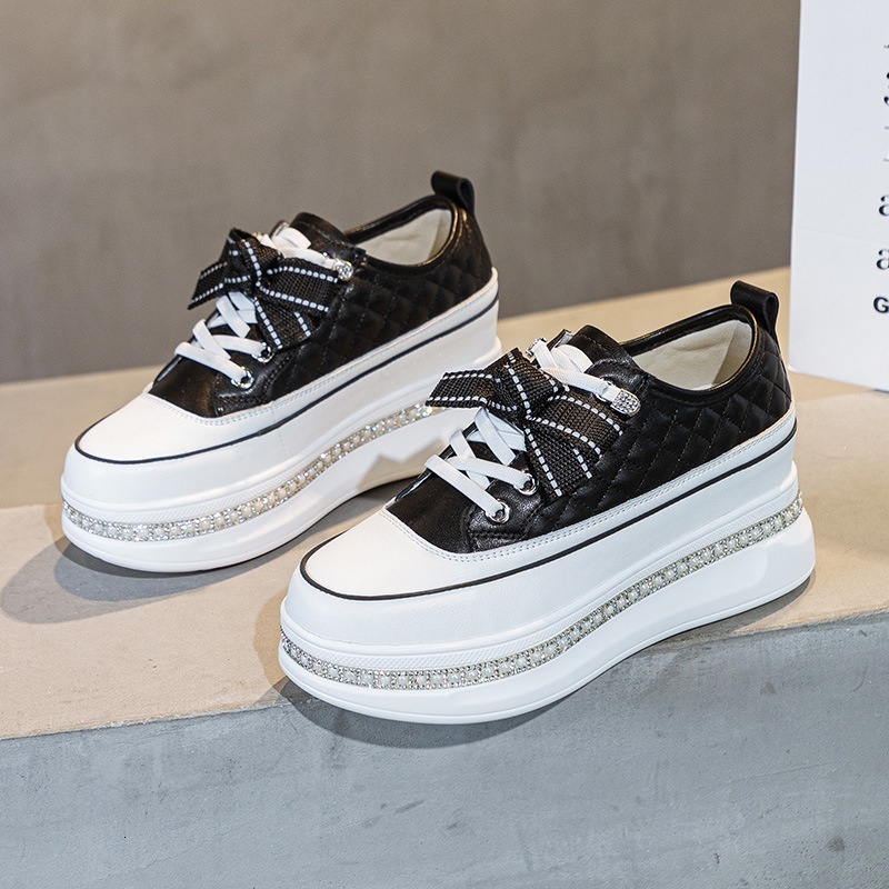 White with increased height genuine leather for women in the autumn of 2024. New sponge cake breathable and versatile thick soled diamond casual singl