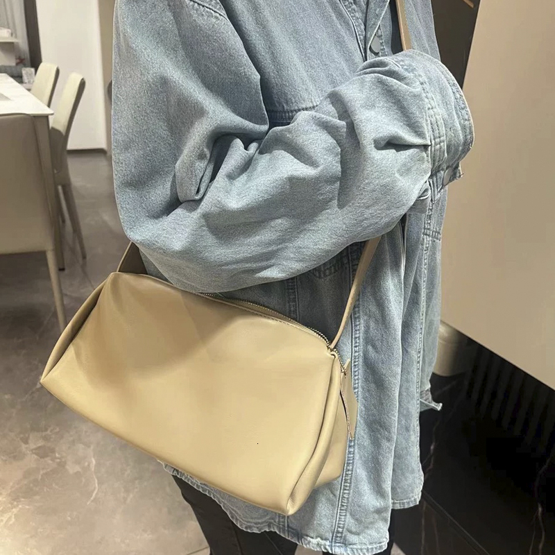 Casual Bags For Women Designer Handbags And Purse 2023 New In PU Solid Texture Metal Sheet Decoration Pillow Shoulder Bag