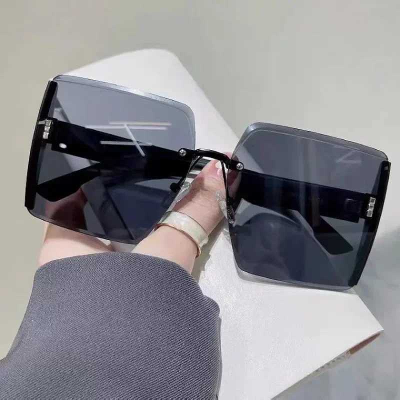 2024 New Frameless Vintage Square Sunglasses Woman Shiny Gradient Mirror Sun Glasses Female Retro Fashion Rimless Oculos De SolX240920