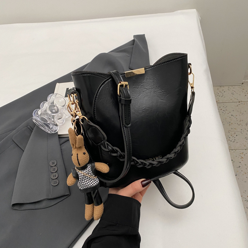 2025 Designer Retro Handheld Vegetable 3 Basket Women's Autumn/Winter Fashion Versatile shoulder Bag