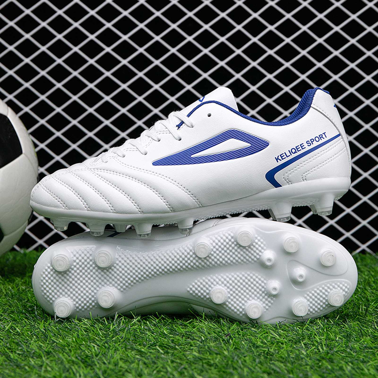 New Men Soccer Shoes FG Outdoor Football Boots Sneakers Ultralight Sport Cleats Comfortable Training Top Quality Professional