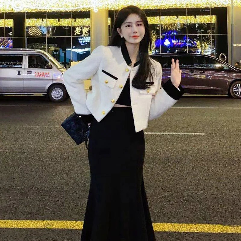 Simple Tweed Short Jacket Women Vintage Stand Collar Single Breasted Solid Long Sleeve Coat Korean Female Casual Tops Outwear 240920