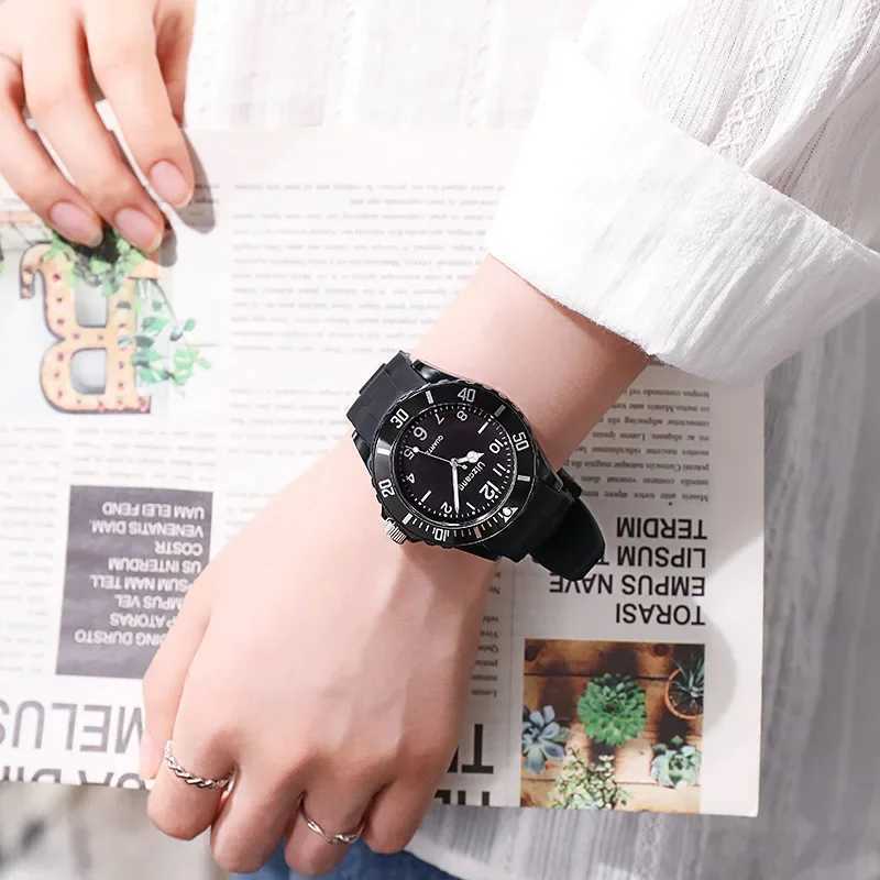Fashion Casual Watches Silicone Lady Quartz Watch Candy Color Student Female Classic Vintage Girls Clock Student WristWatchesX240920